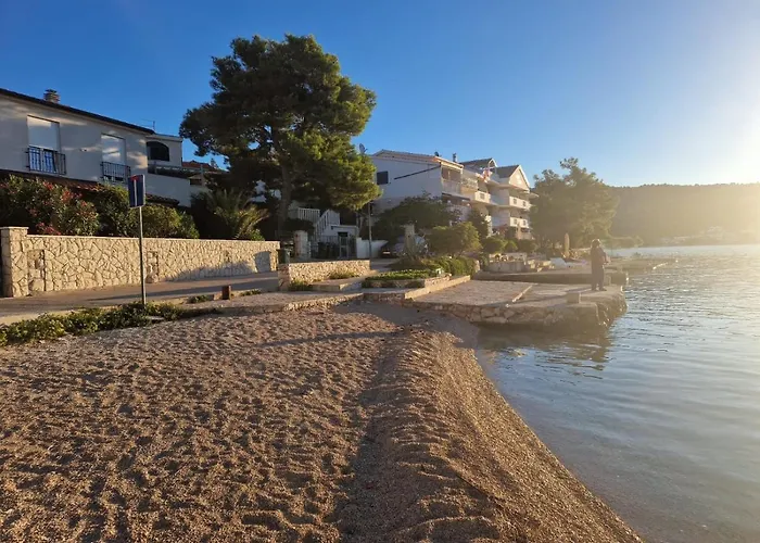 Delfin * Rogoznica (Sibenik-Knin)